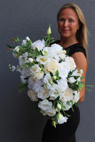 Cesarska, stylowa kompozycja kwiatowa w srebrnym pucharze, wym.45x50cm