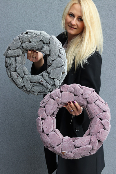 dekoracyjny wianek z ciemnego mchu, Velvetovy, szarość, śr.40cm