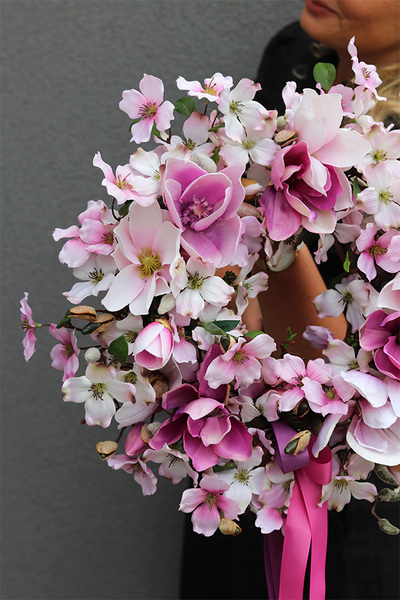 Magenite, wianek z kwiatów magnolii