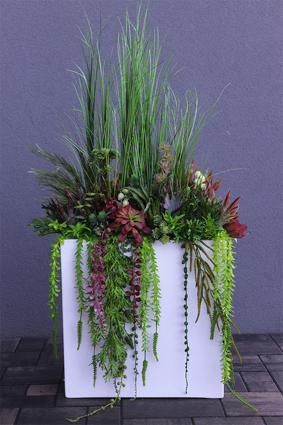 Fiberglass Reddina, trawy i sukulenty w donicy fiberglass, wys. 117cm