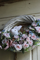 Biały Królik, wielkanocny wianek z zajączkiem, śr.37cm