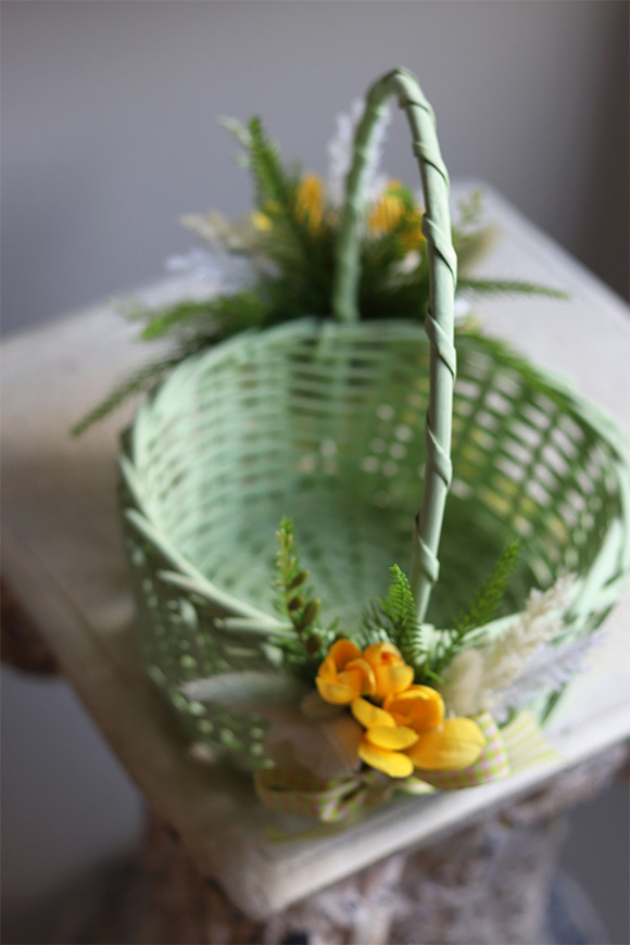 Krokusy Yellow, dwustronnie dekorowany koszyczek wielkanocny