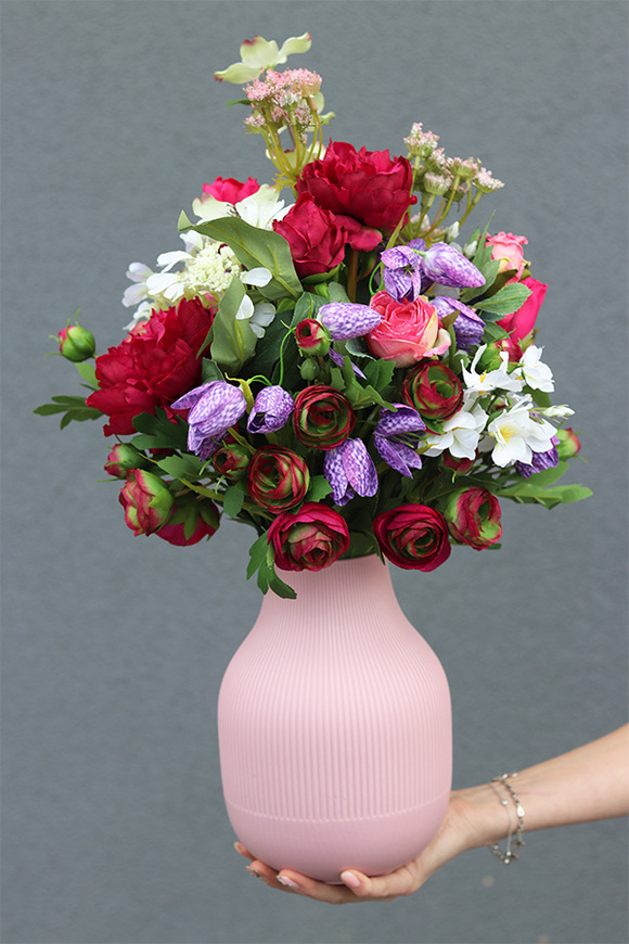 La Guel Pink Flowers, kompozycja kwiatowa w wazonie