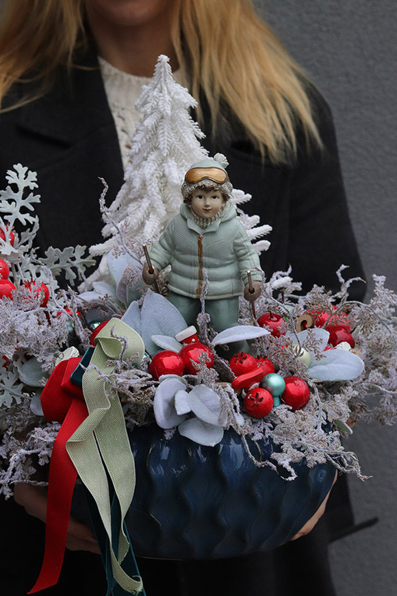 Narciarz, wysokiej jakości stroik świąteczny, wym.44x68x34cm