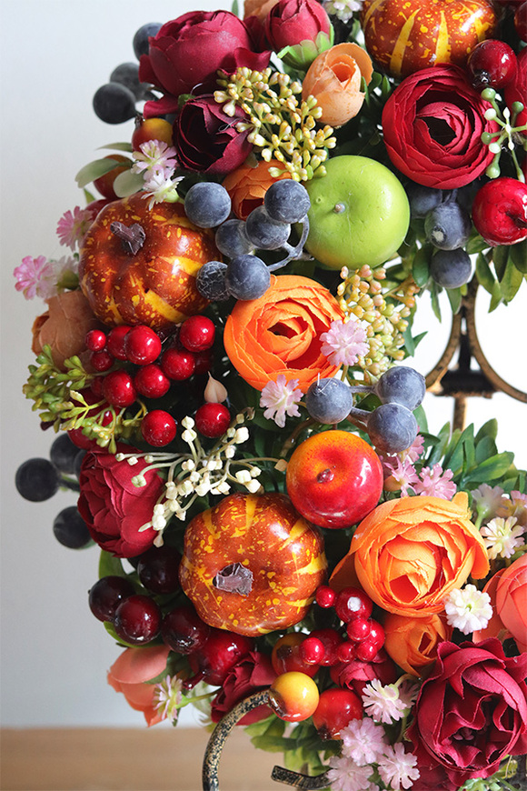 Jesienna Pani, jesienny wianek z owocami