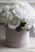 Bielissa Roses 2, flowerbox welurowy z białymi różami