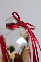 Romantica, walentynkowa kompozycja pod szklanym kloszem