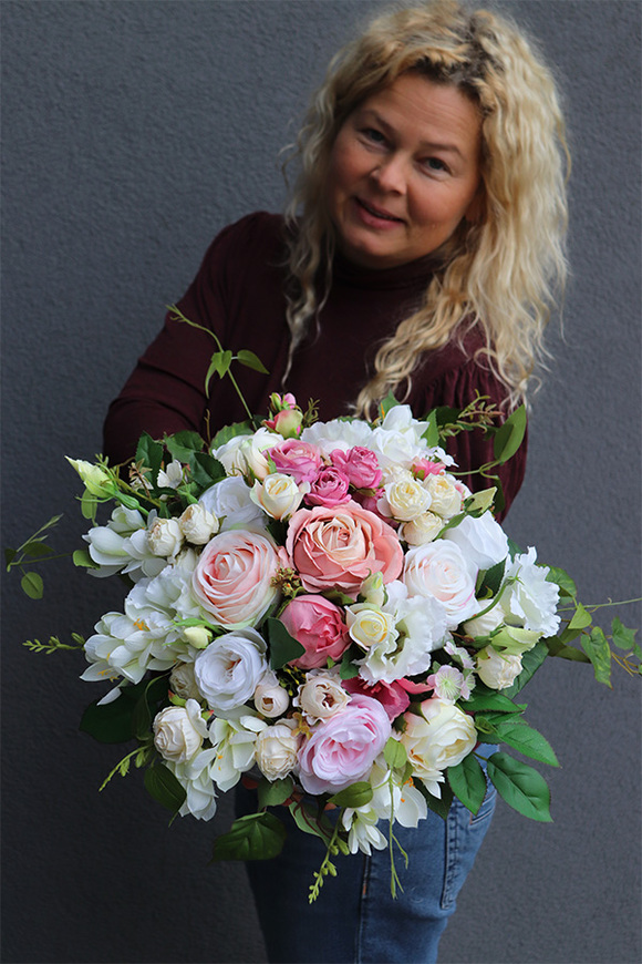 Maria Antonina Silver, kompozycja kwiatowa w naczyniu