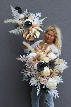 Premium Delight, nowoczesny bukiet nagrobny we wkładzie, dł.55cm