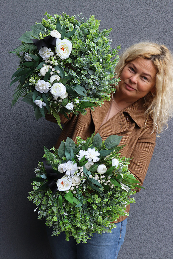 White Flowers, biały wieniec nagrobny