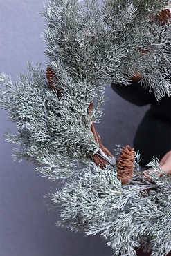 Ośnieżony, zimowy wianek zielony, śr.54cm