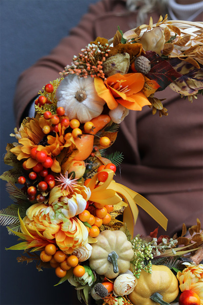Dyniowy 2, asymetryczny jesienny wianek z dyniami