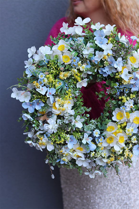 Wiosenna bajka, dekoracyjny wianek na drzwi