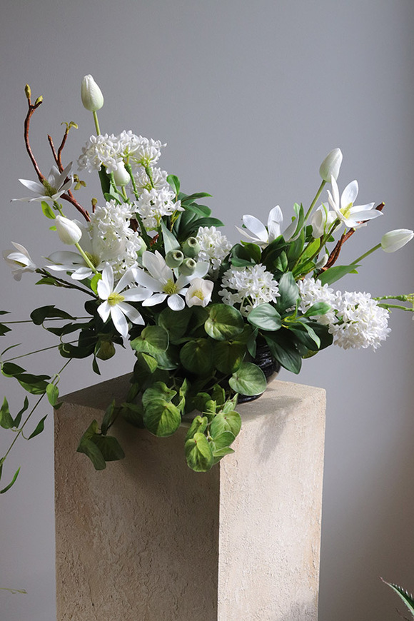 Wiosenna Magnolia, dekoracja nagrobna w misie