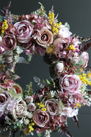 Merillana, wianek kwiatowy na drzwi z mimozą