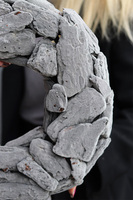 dekoracyjny wianek z ciemnego mchu, Velvetovy, szarość, śr.40cm