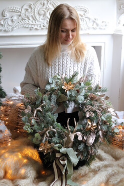 Złoto Lasu, świąteczny wianek z reniferem, rozp.59cm