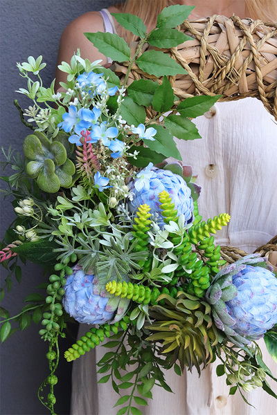 Blue Protea, asymetryczny wianek dekoracyjny