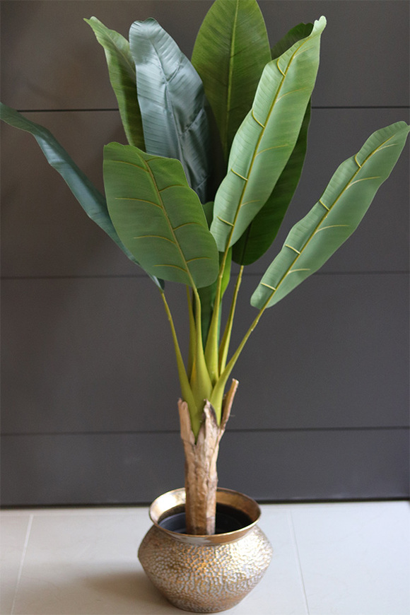 Bananowiec Eduardo, sztuczna roślina w donicy