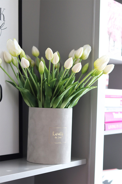 White Tulips, flowerbox z gumowymi tulipanami