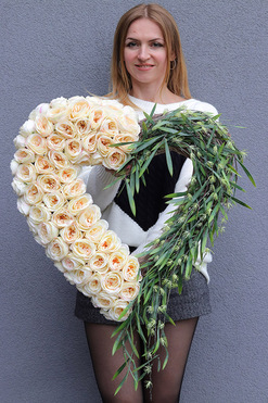 OD RĘKI Willow Rose, wieniec nagrobny w kształcie serca, wym.60x55cm