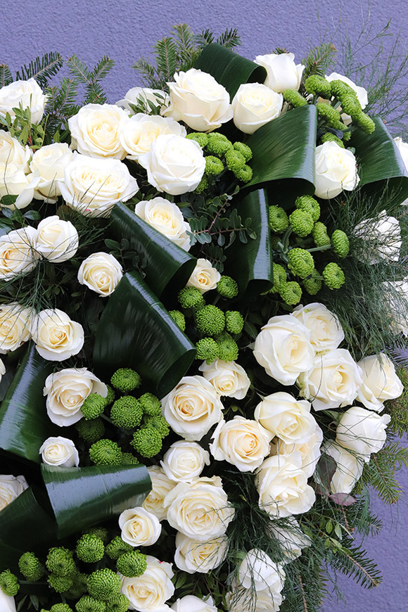 Pure, żywa wiązanka pogrzebowa serce