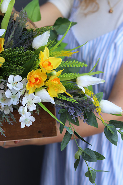 Kellasa, wiosenna kompozycja nagrobna w skrzynce