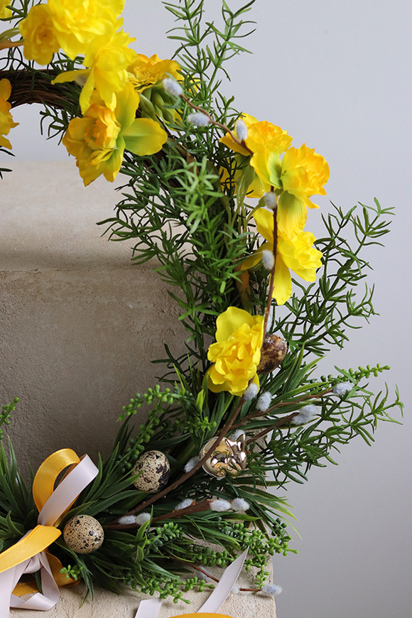 Easter Home Egg, żółty wiosenny wianek na drzwi