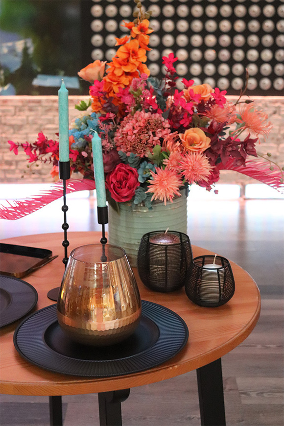 Bollywood 2, kompozycja kwiatowa w energetycznych kolorach