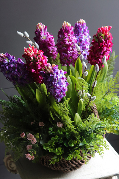 Terresa Big New, bogaty kosz z hiacyntami