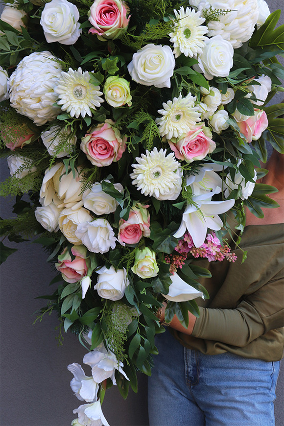 Romeria, wiązanka nagrobna z mieczykiem