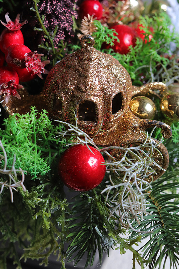 Brokatowy Las Red, świąteczny stroik z choineczkami