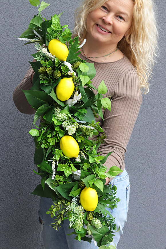 Cytryny, zielona girlanda dekoracyjna z owocami