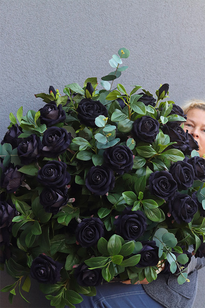 Black Velvet Roses Deluxe, elegancka kompozycja w misie