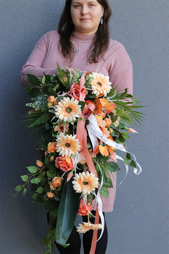 Morelle Story, pomarańczowa wiązanka nagrobna w naczyniu	