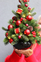 Mini Choinka, realistyczna choinka świąteczna z przybraniem