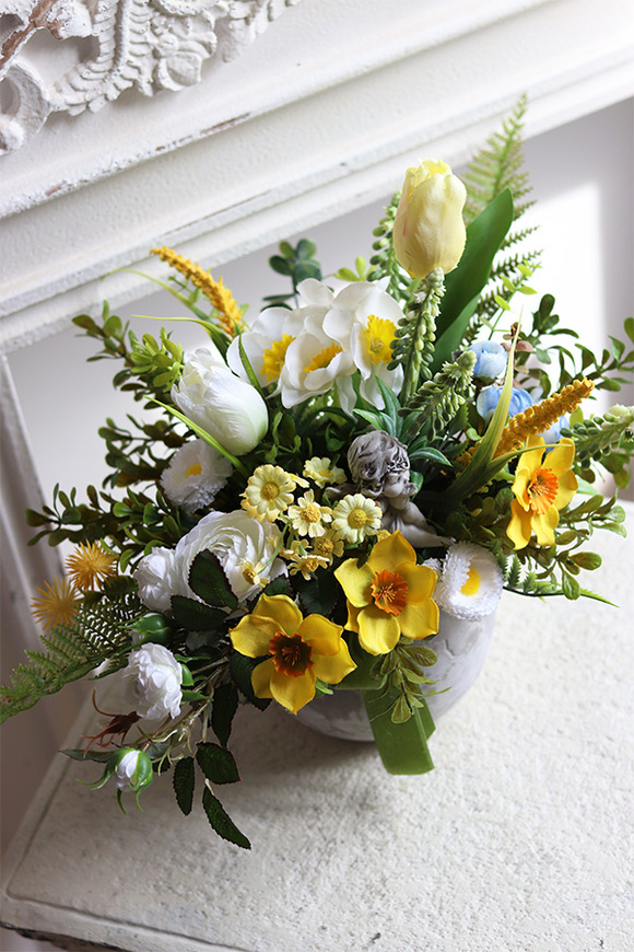 Śpij Aniołku, wiosenna dekoracja nagrobna