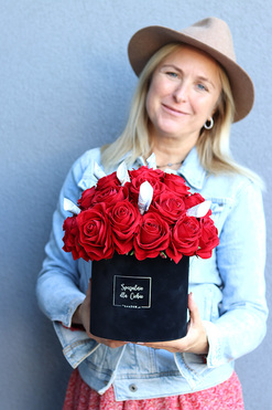 OD RĘKI Money Roses, flowerbox okolicznościowy z kwiatów sztucznych, wys.30cm