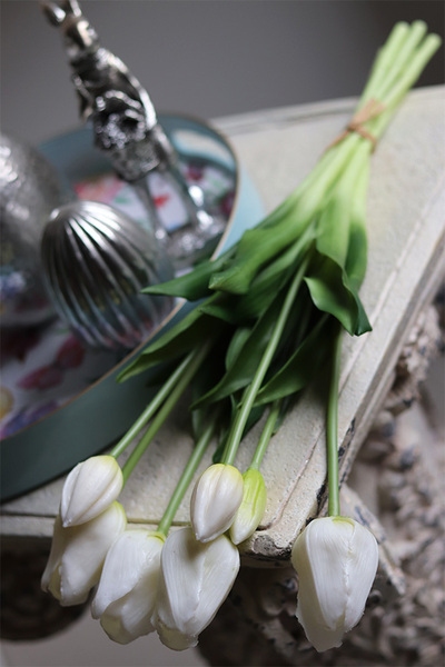 April, bukiet tulipanów silikonowych Czysta Biel