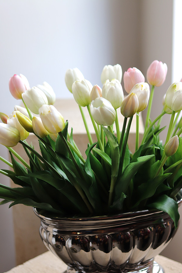 Silverio, kompozycja wiosenna z tulipanami, wym.40x50cm