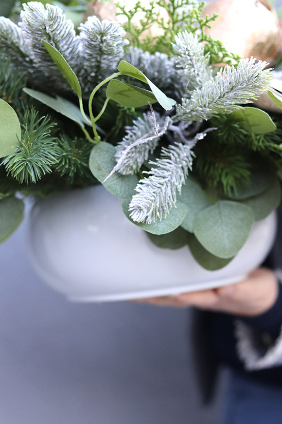 Białe Wspomnienia, kompozycja nagrobna w misie