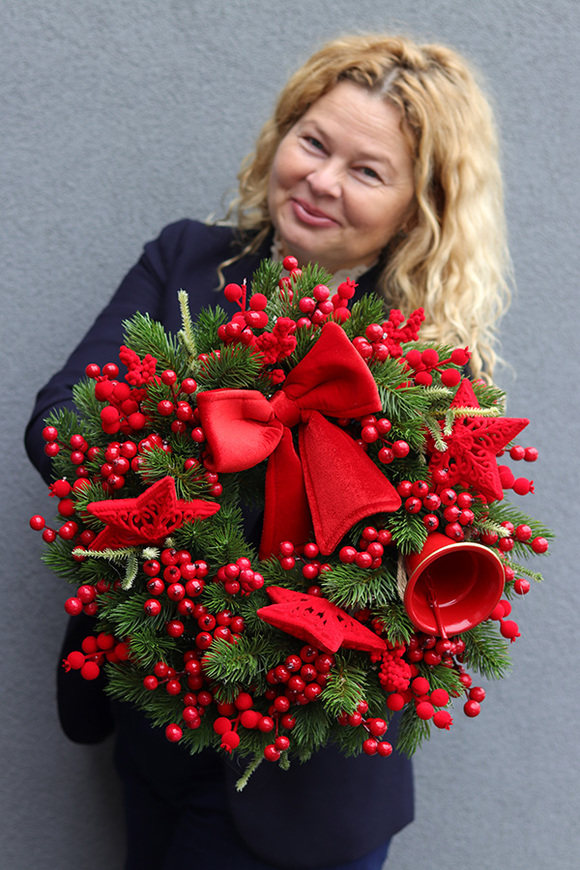 Brilliant Xmas, czerwony świąteczny wianek z dzwonkiem
