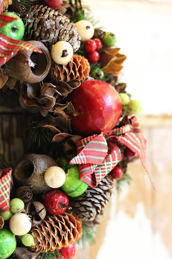 Winterio, bożonarodzeniowy wianek z owocami