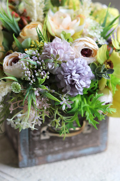 Menita, kompozycja kwiatowa w szufladzie, wym.30x34cm 