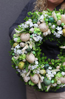 Zielone Nastroje, wielkanocny wianek na drzwi z jajkami	