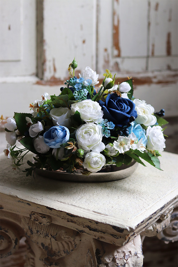 Błękitna Szwajcaria, kompozycja w srebrnym naczyniu