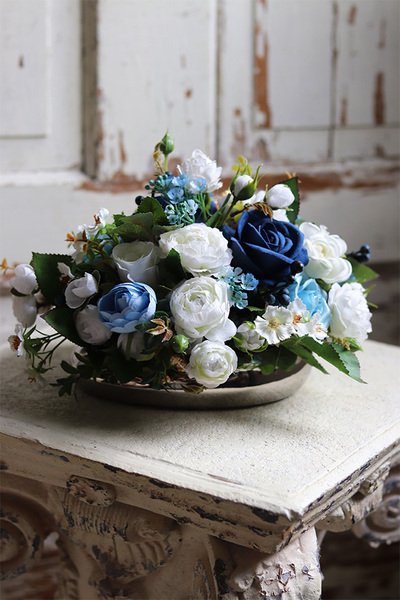 Błękitna Szwajcaria, kompozycja w srebrnym naczyniu