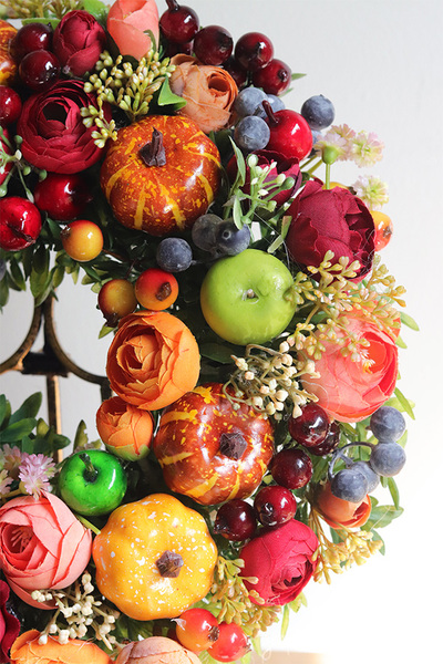 Jesienna Pani, jesienny wianek z owocami