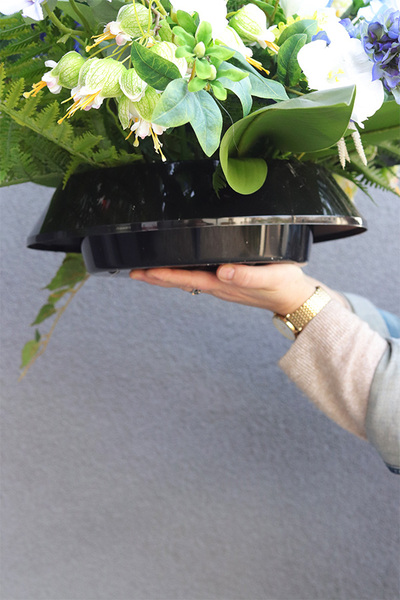 Trelicja, kompozycja nagrobna w naczyniu