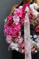 Pink Houtre, różowy wianek dekoracyjny na drzwi